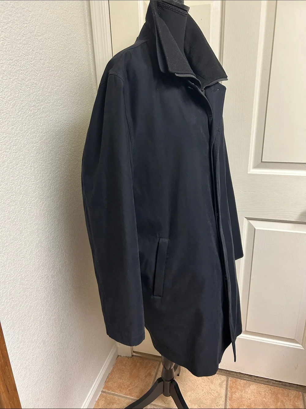 Duomo Couture Large black polyester/nylon blend with detachable liner